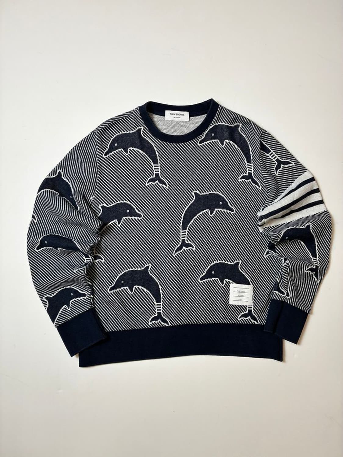 톰브라운 하프 드롭 돌핀 스웻 셔츠 PN8919 상품이미지1