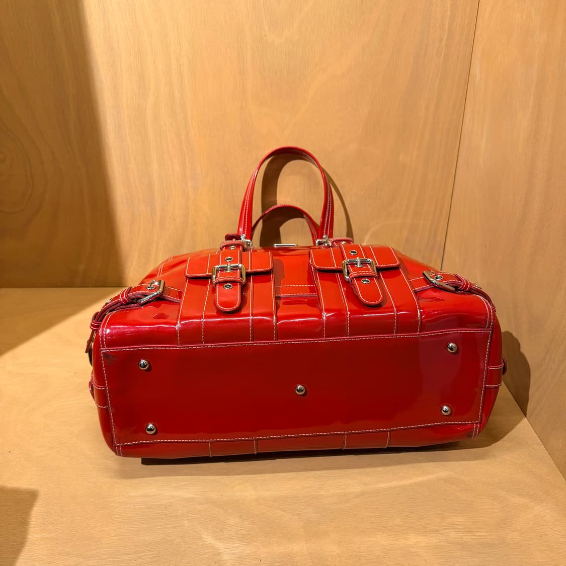 MCM 엠씨엠 클래식 에나멜 라지 토트백 상품이미지8