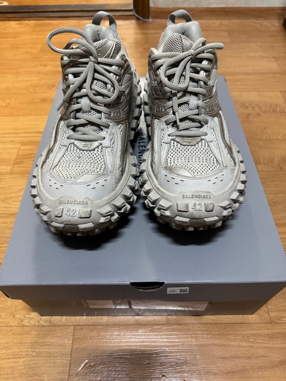 (42) 발렌시아가 디펜더 베이지 상품이미지1