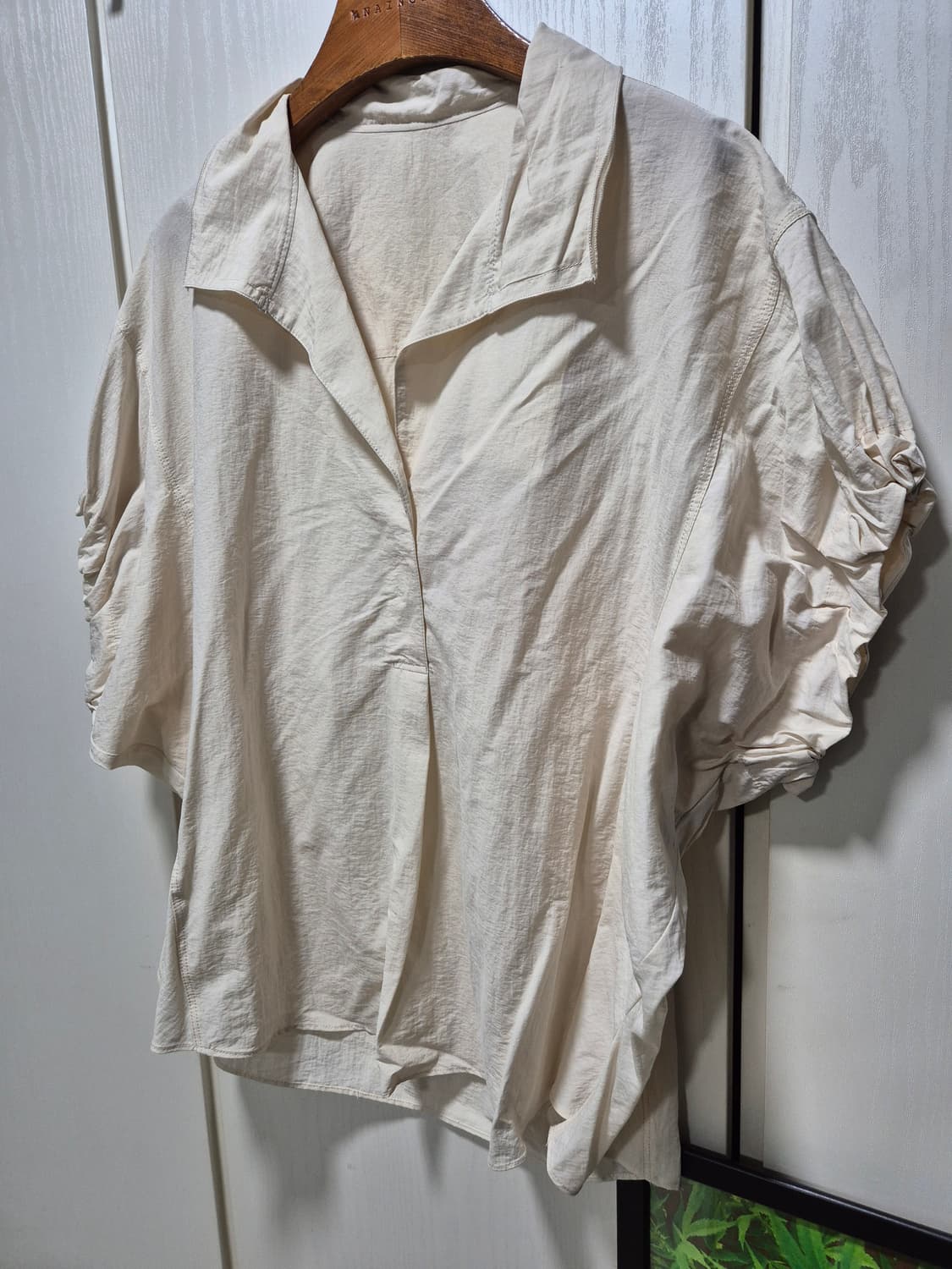 (타임세일)(새상품)Day 베이지 반팔 블라우스 상품이미지3