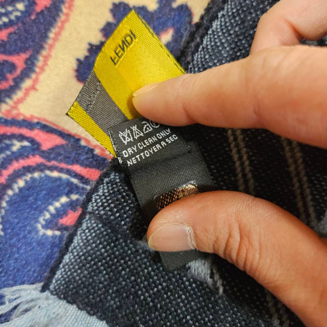 펜디(FENDI) 울100% 사선 스트라이프 머플러 상품이미지8