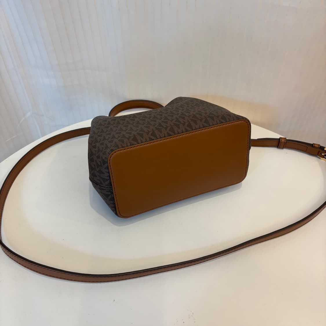 정품 마이클코어스 투웨이 크로스백     상품이미지10