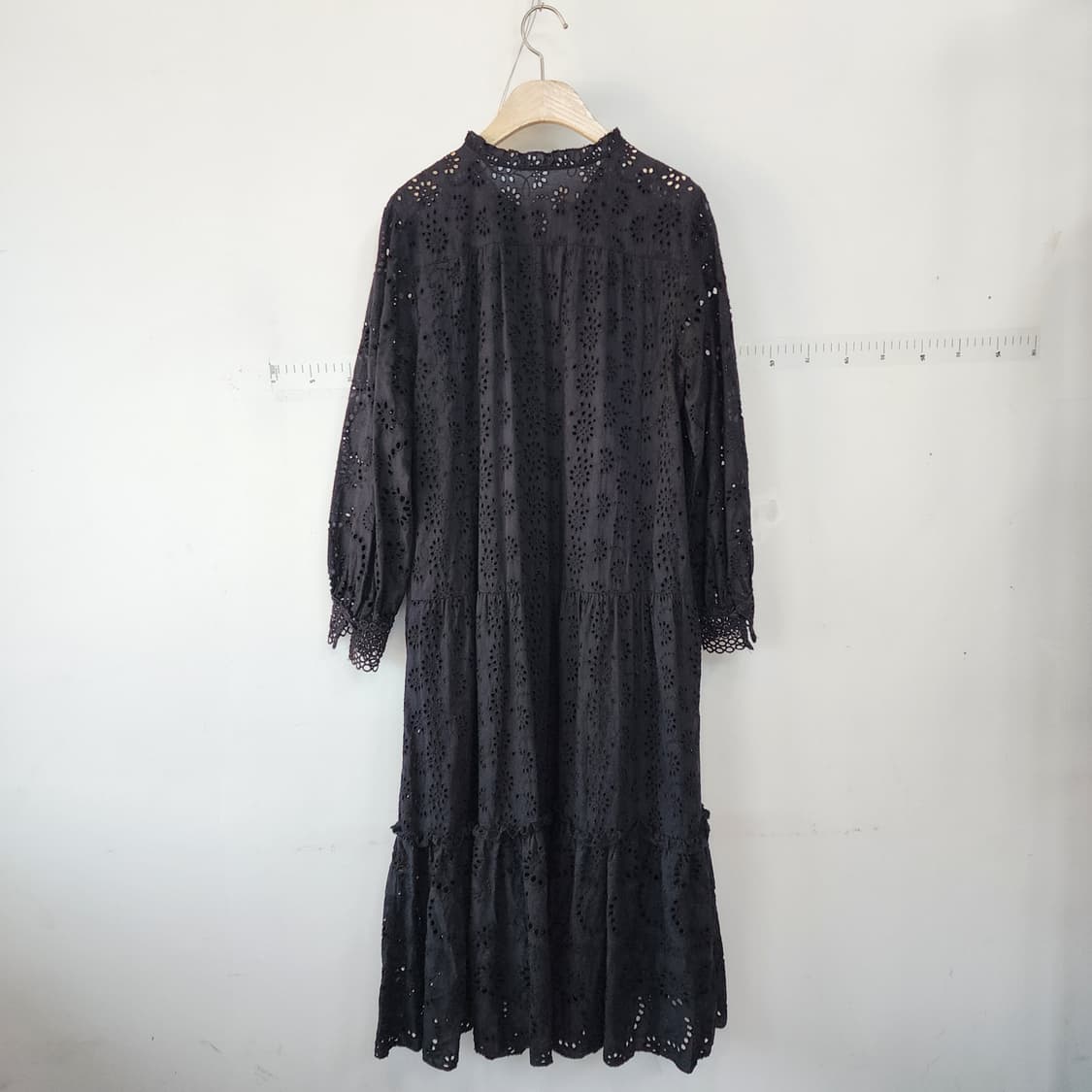  칼라거펠트 블랙 자수 롱 원피스 상품이미지4