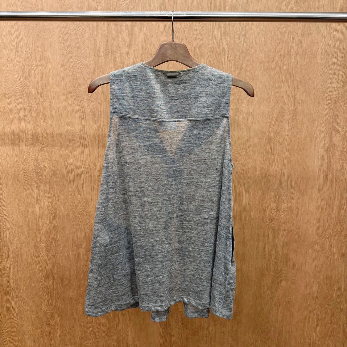 발망 슬리브리스 가디건 오픈형 스트랩 클로징 사이드 포켓 디테일 그레이 상품이미지3