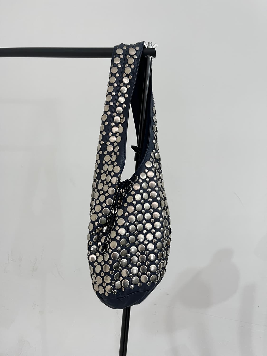 Stud navy leather shoulder bag 상품이미지2