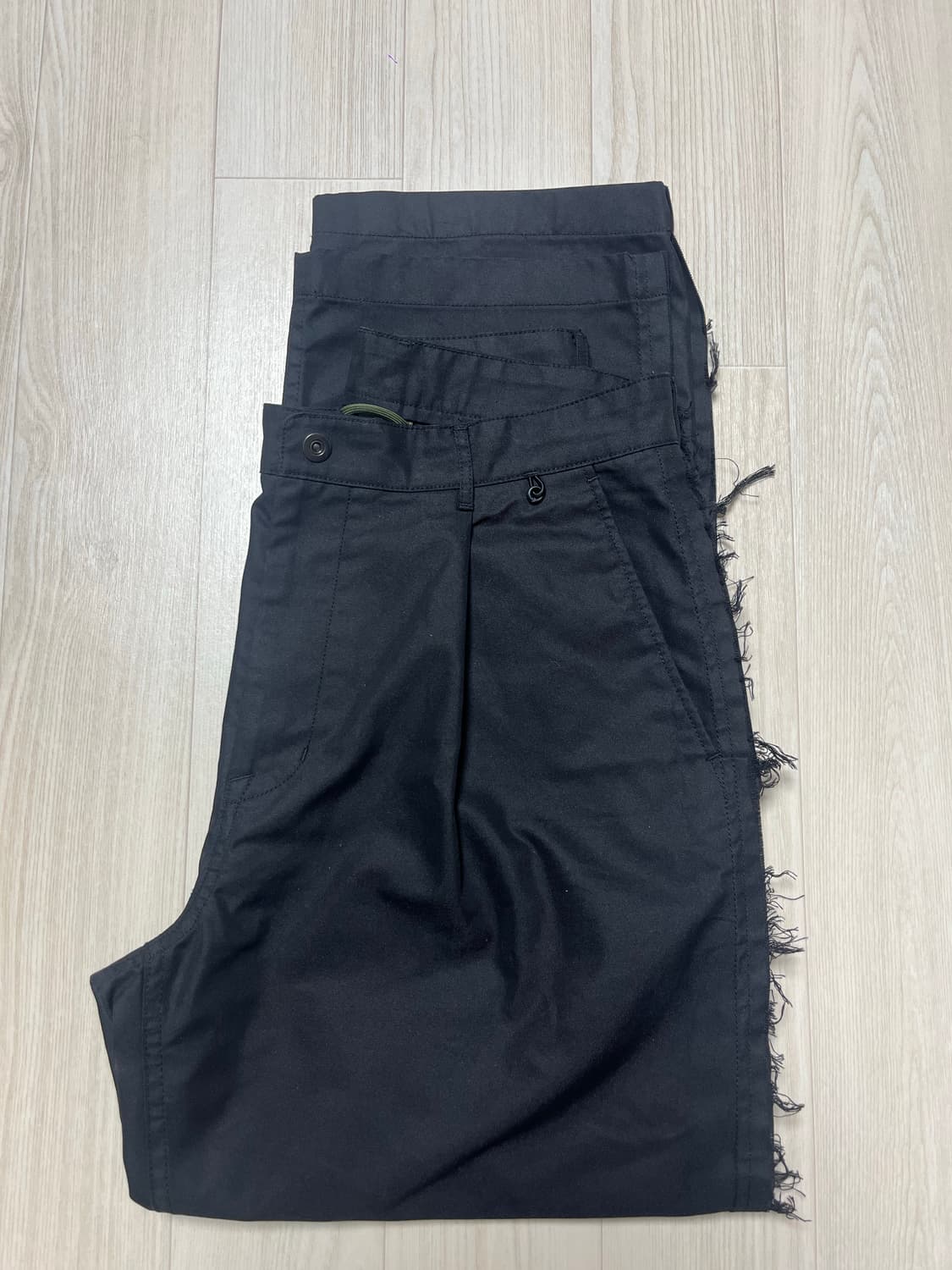 [언어펙티드]RAW EDGE CUT CHINO PANTS (BLACK) 상품이미지8