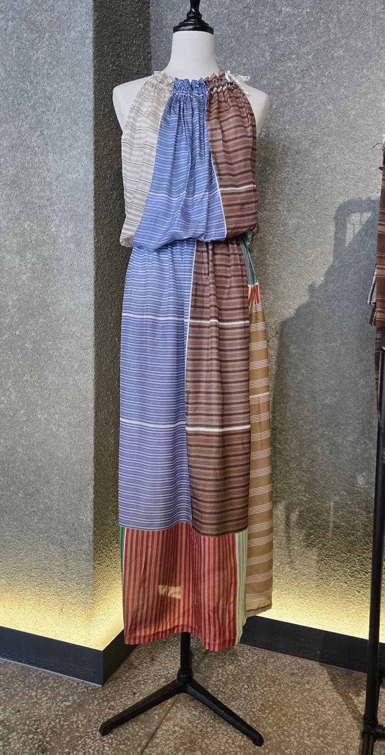 [jejia] 스트라이프 패턴 홀터 롱원피스 상품이미지1