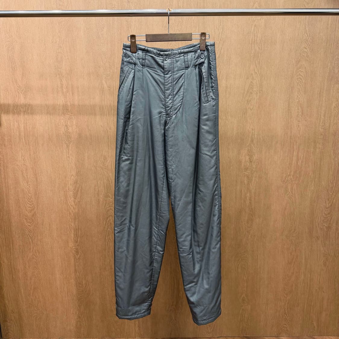 이세이미야케 맨 패딩 팬츠 핀턱 디테일 스트레이트핏 그레이 상품이미지2