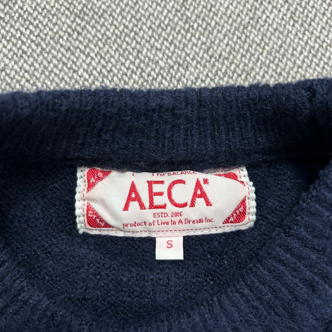 에이카화이트 24FW 네이비 러브 니트(S) 상품이미지2