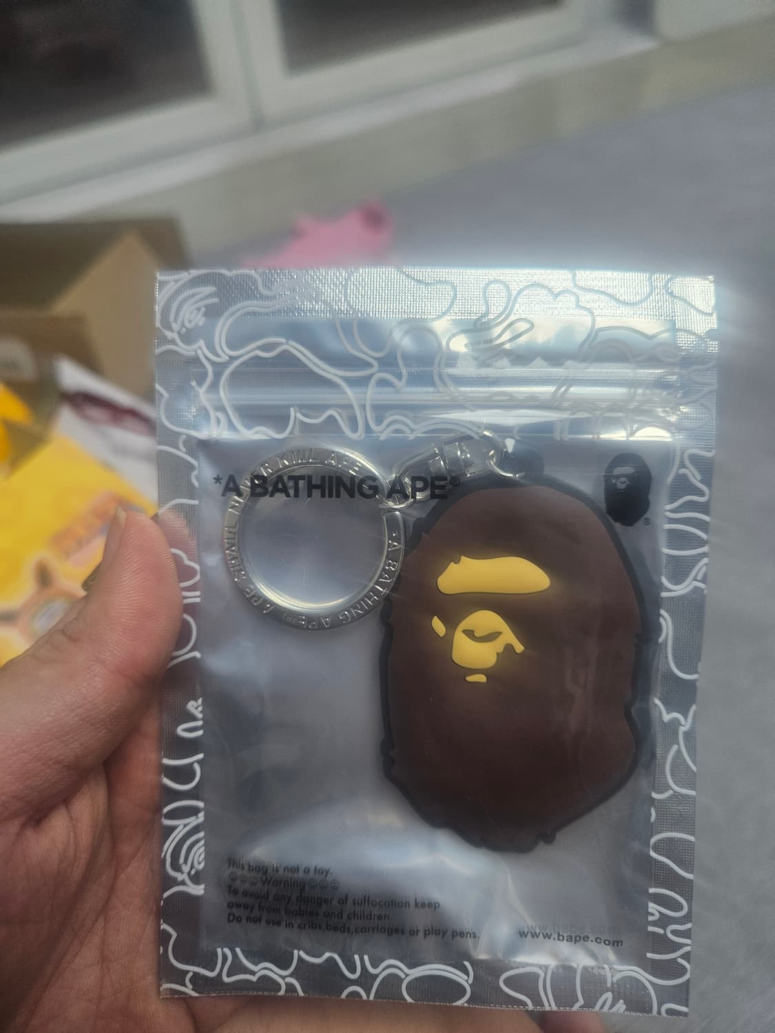 베이프 에이프 헤드 러버 키체인 브라운 상품이미지2