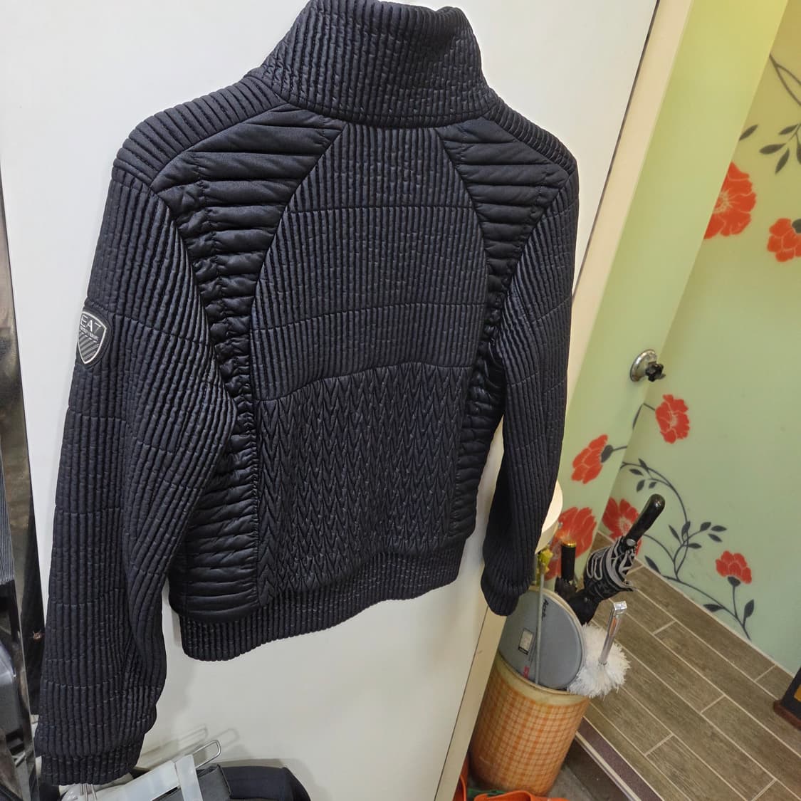 아르마니 블랙 크롭 패딩 봄버 상품이미지3