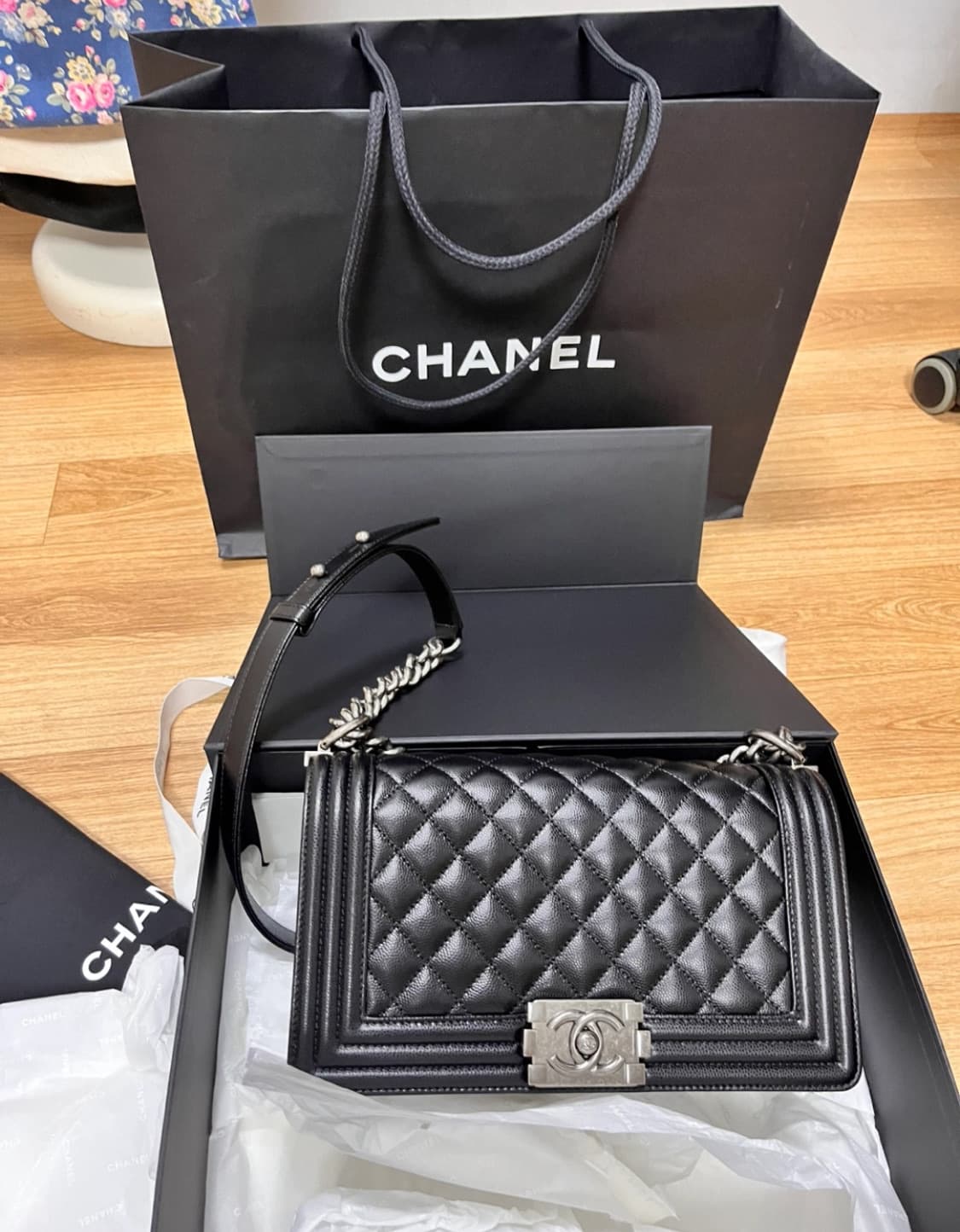 [새 상품급] 샤넬 보이백 캐비어 미디움 상품이미지1