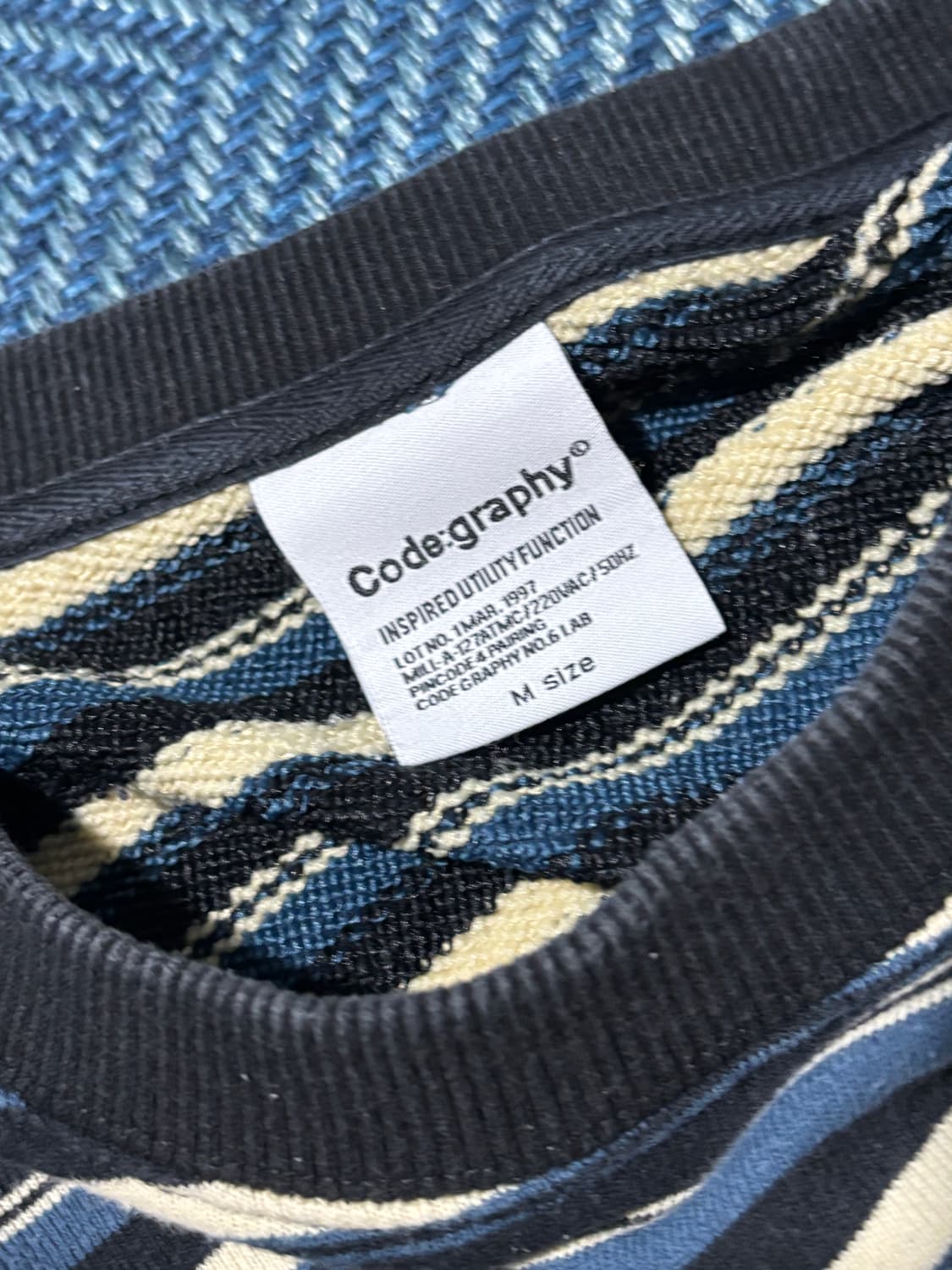 코드그라피 스트라이프 맨투맨 상품이미지3