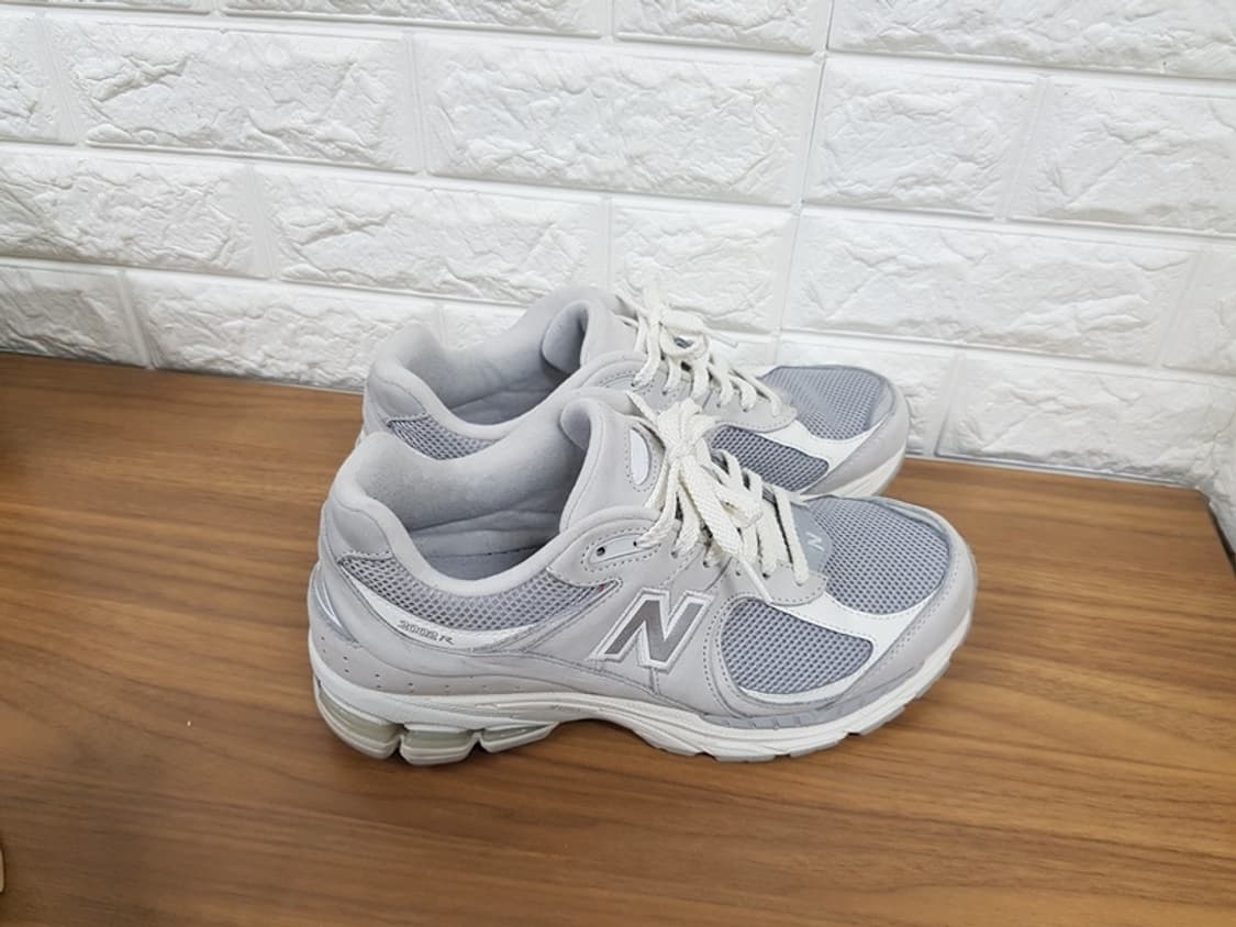 뉴발란스 U2002R 운동화 남성270  상품이미지2