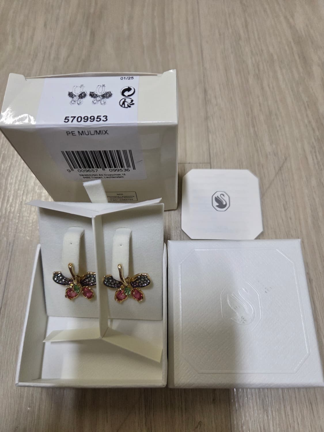 신상 새제품)스와로브스키 나비 투웨이 멀티컷 귀걸이 정품 상품이미지6