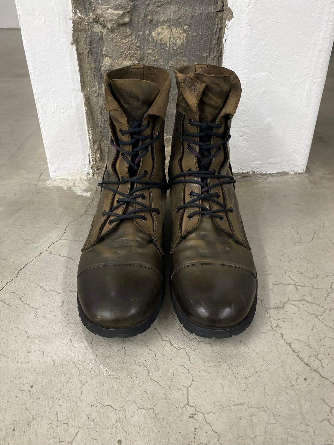 훕데두 올리브 레이스 업 레더 부츠 상품이미지3