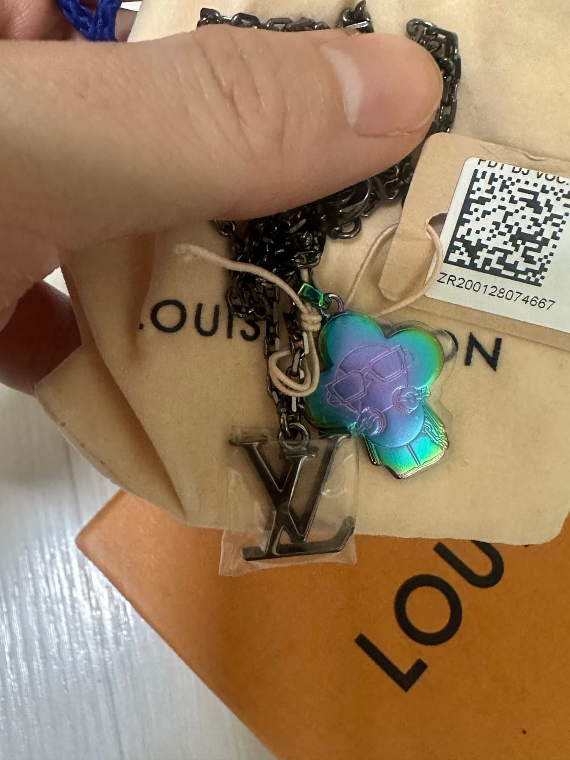 [OS] 루이비통 비비엔 사운드 프리즘 목걸이 상품이미지3