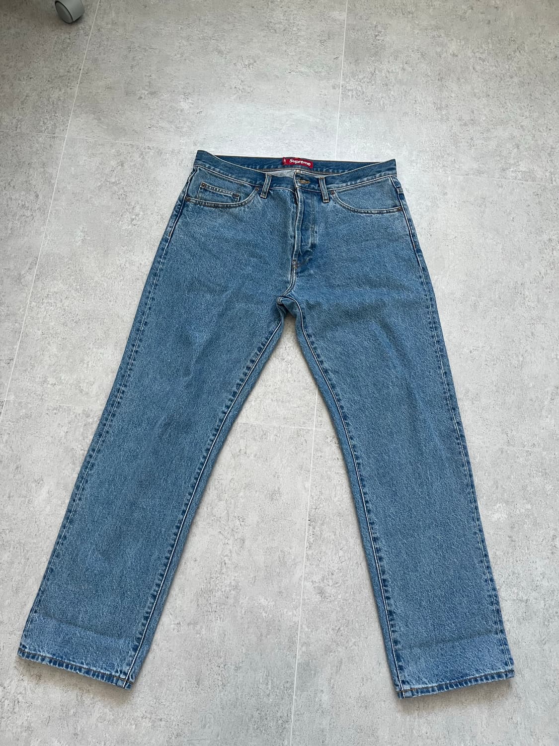 슈프림 레귤러진 25년도 32사이즈 상품이미지1