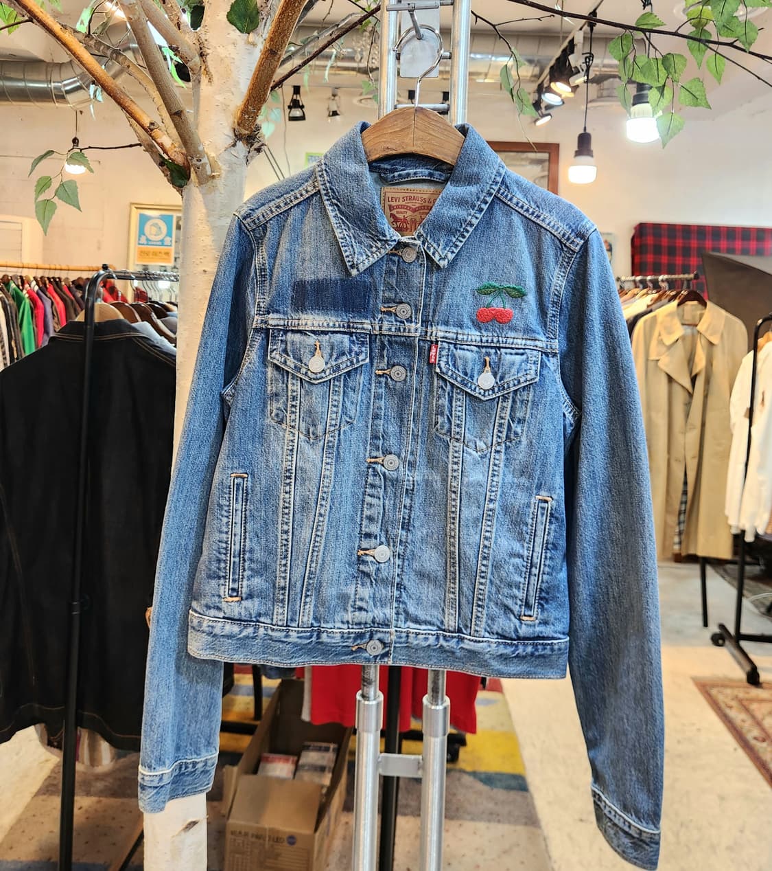 LEVIS 리바이스 체리 자수 데님  자켓 상품이미지2