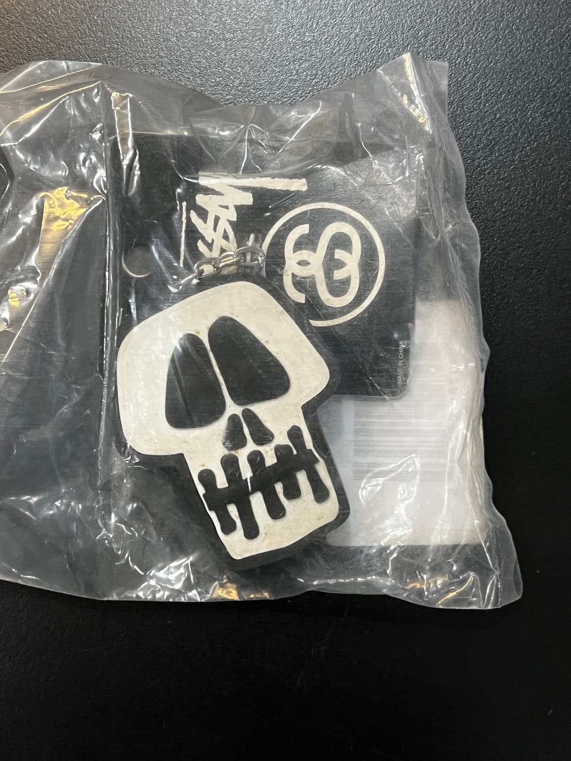 스투시 스컬 라이트 키링 상품이미지1