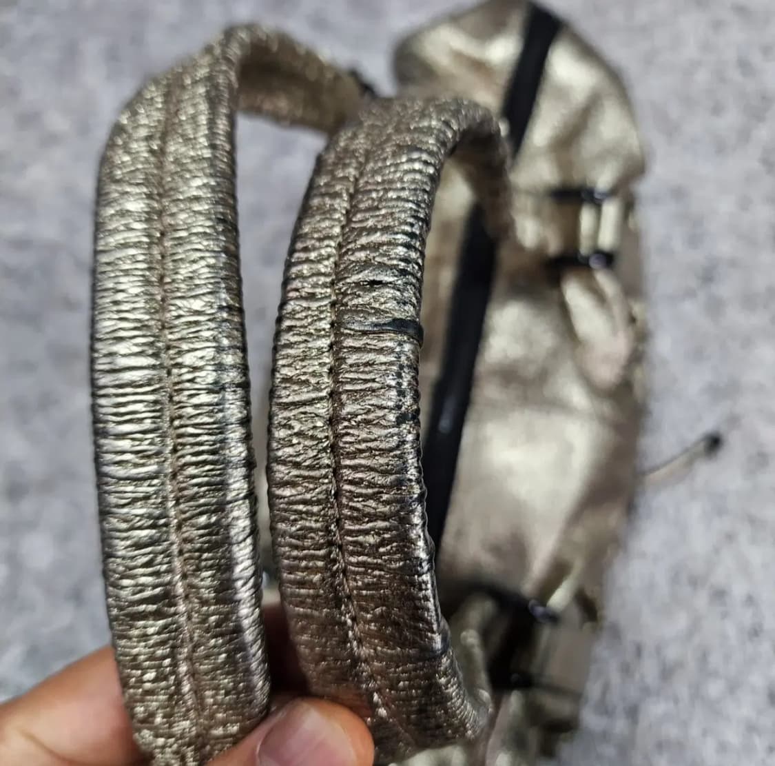 버버리 레더 숄더백 상품이미지6