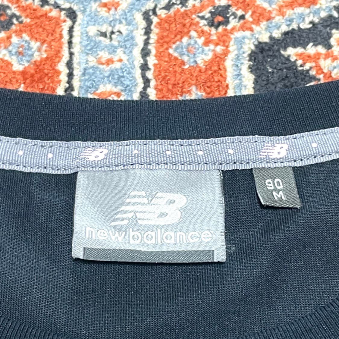 뉴발란스 시그니처로고 블랙 반팔티셔츠 여성M 상품이미지3