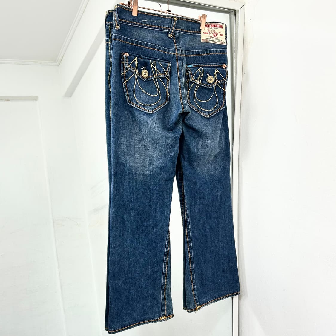 트루릴리전 빌리 자이언트 빅 T 부츠컷 데님 팬츠 상품이미지5