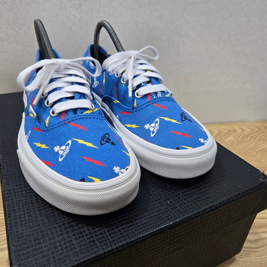 255 반스 어센틱 x 비비안웨스트우드 블루 상품이미지5