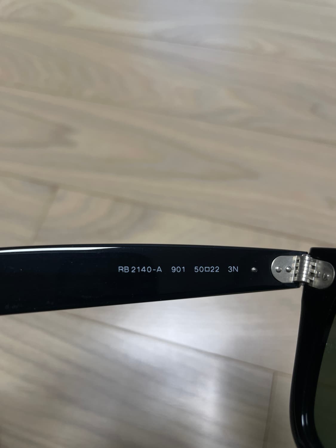 레이밴 2140 a  50사이즈 팝니다 상품이미지6