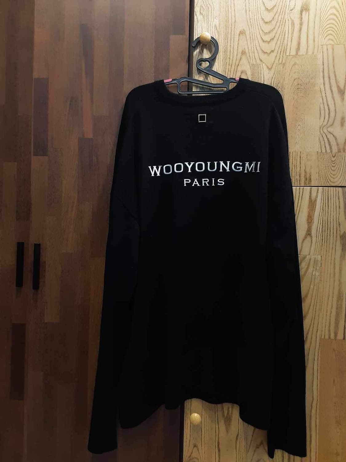 [50]  우영미 백로고 절개 니트 블랙 상품이미지4