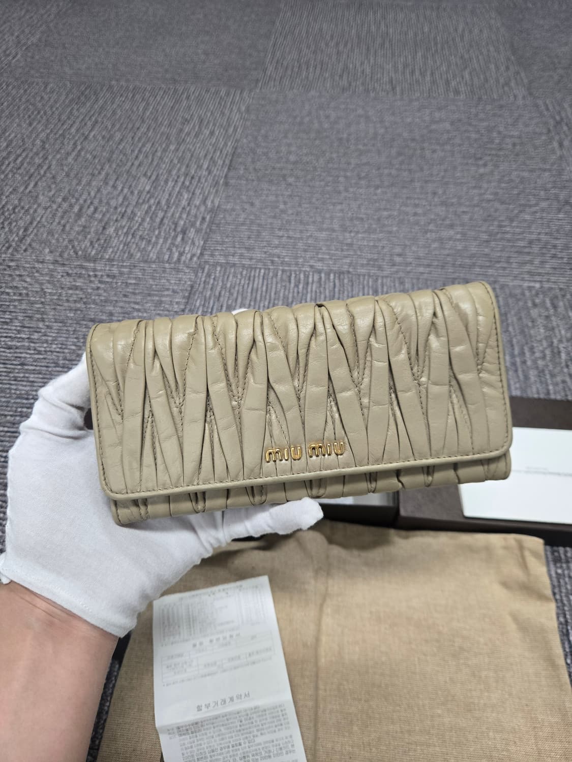 [특가][정품] 미우미우 마테라쎄 장지갑 상품이미지1