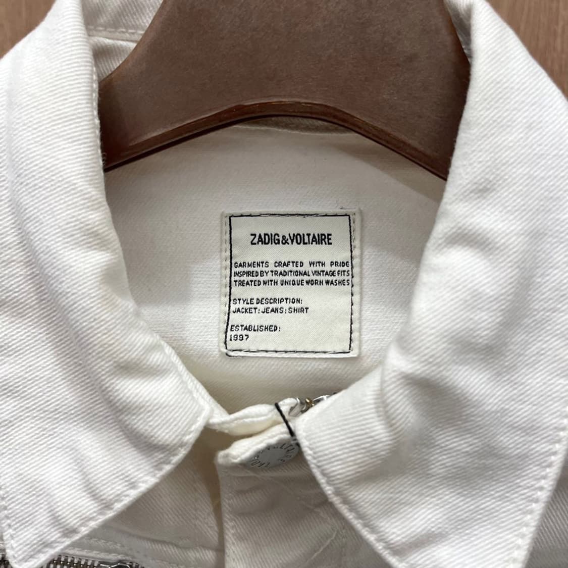 쟈딕 앤 볼테르 데님 자켓 백 애니멀 자수 커프 스터드 디테일 화이트 상품이미지8