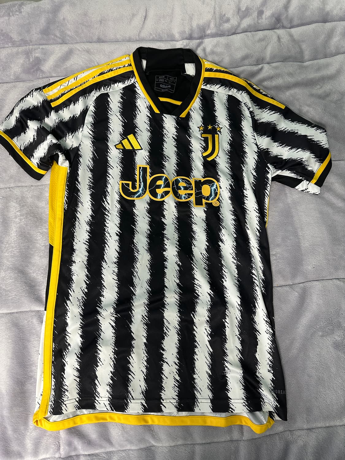 유벤투스 23-24 홈 유니폼 상품이미지1