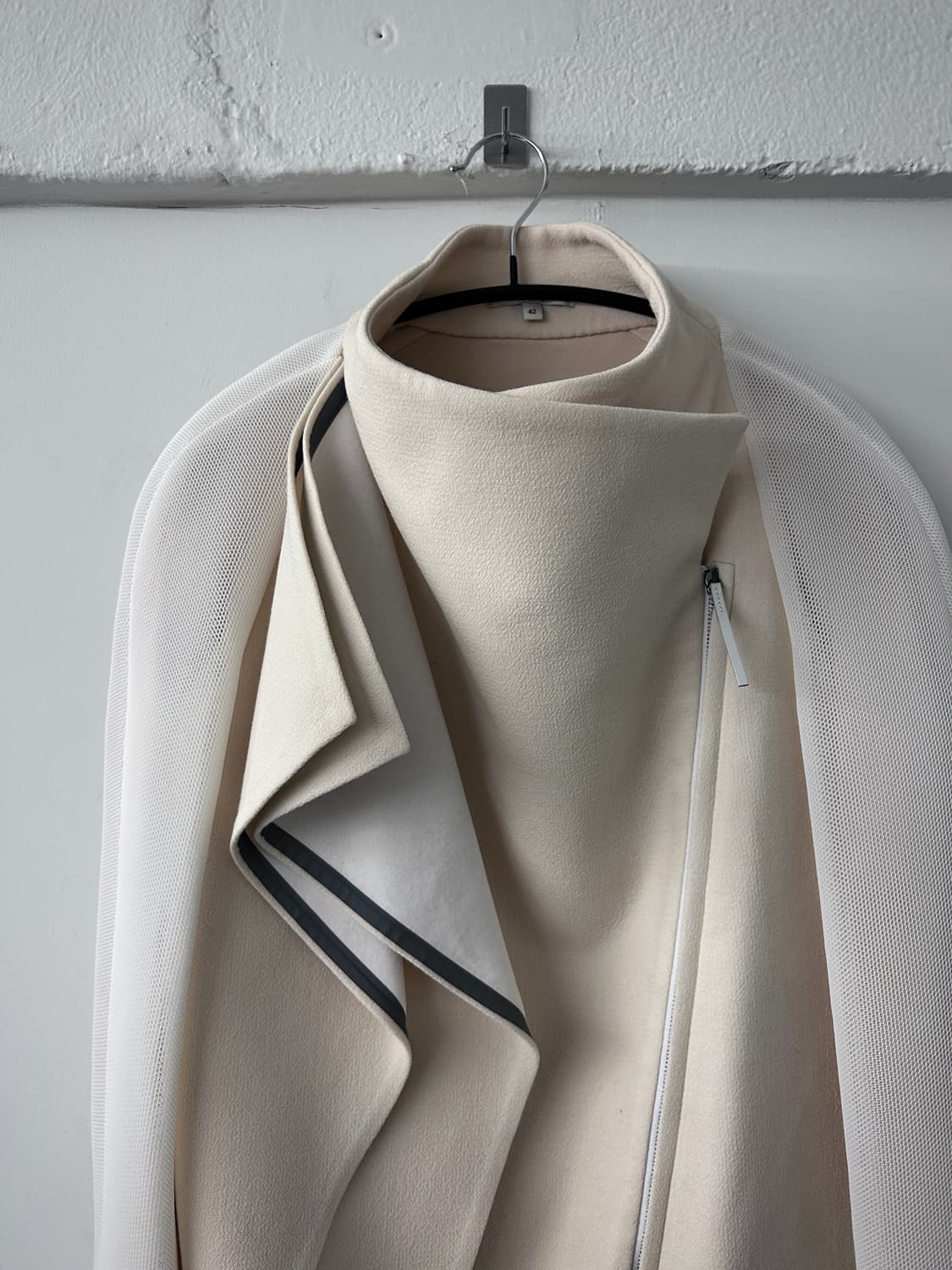 Gabriele Colangelo 비대칭 드레이프 하이넥 자켓 상품이미지4