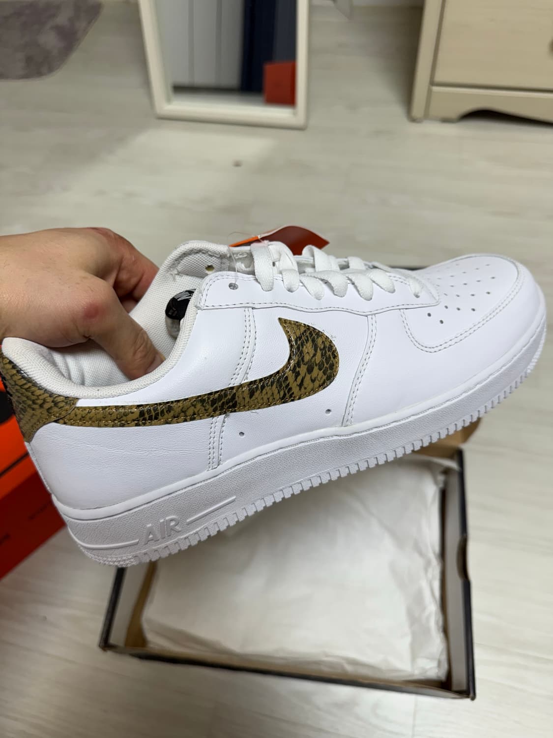  나이키 에어포스1 스네이크 스우시 PRM QS 285 상품이미지2