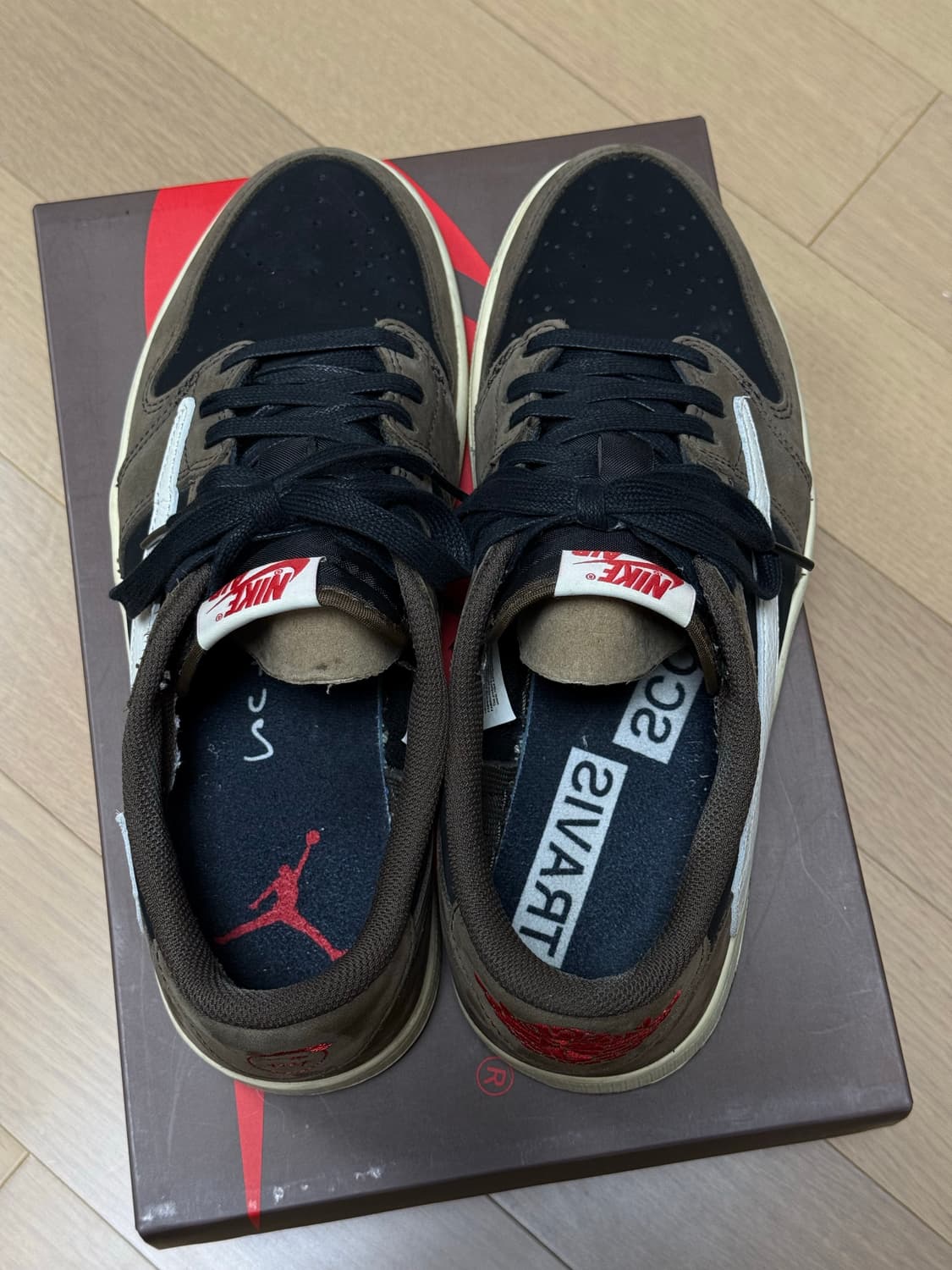 조던 1 로우 스캇 모카 상품이미지6