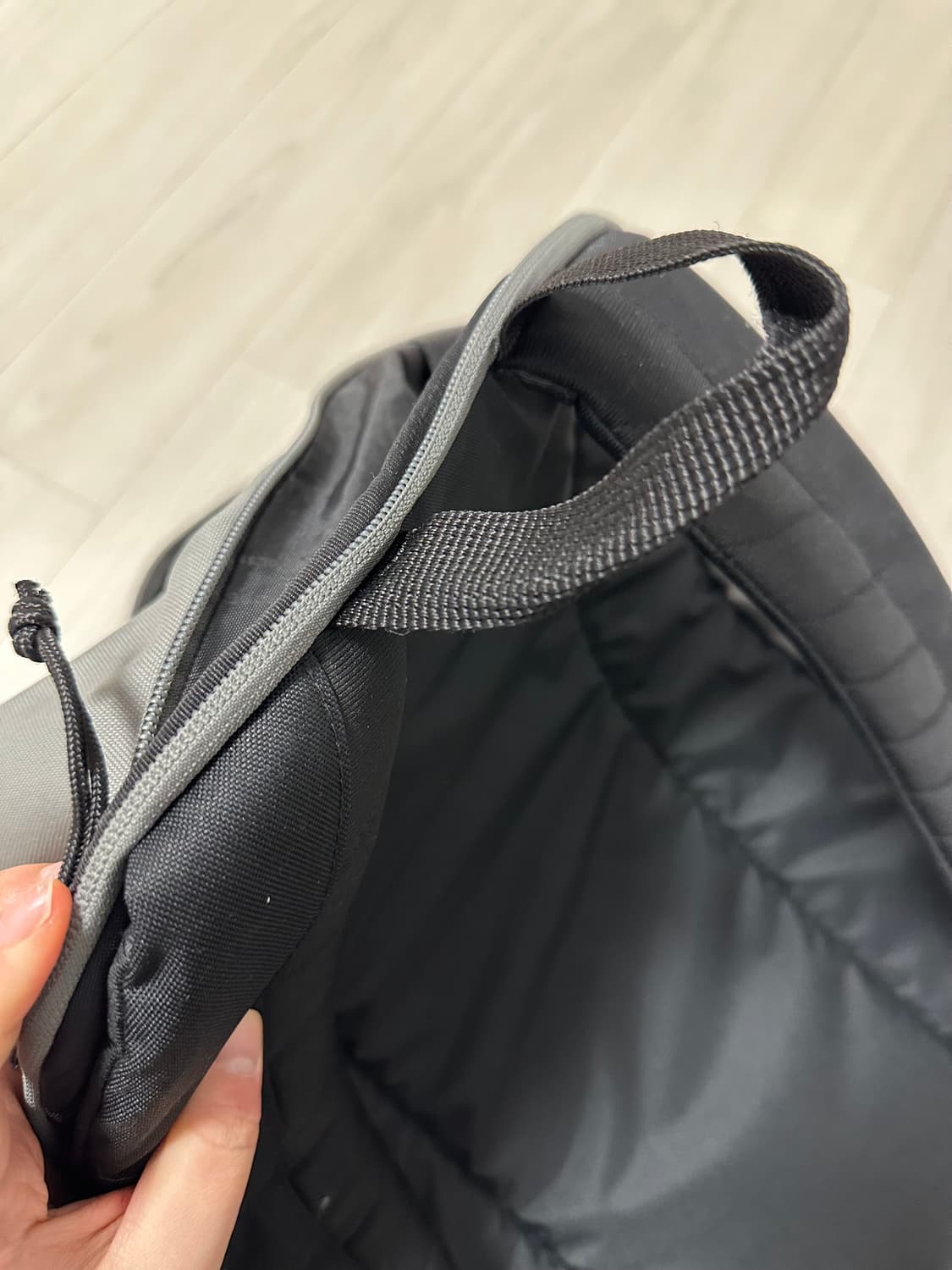 잔스포츠 회색백팩 상품이미지4