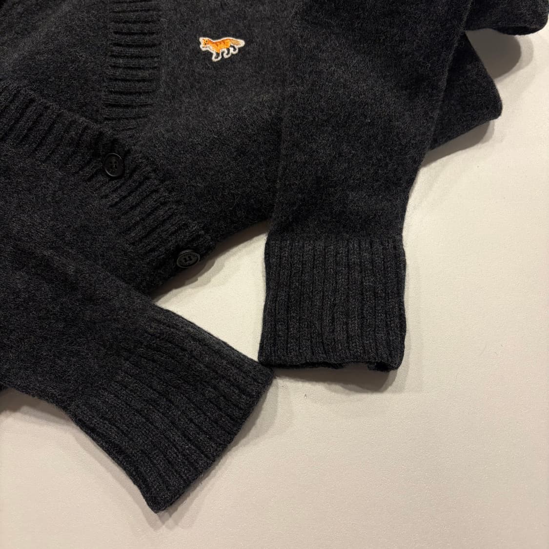 [XS] 메종키츠네 베이비폭스 패치 가디건 차콜 C83 상품이미지5