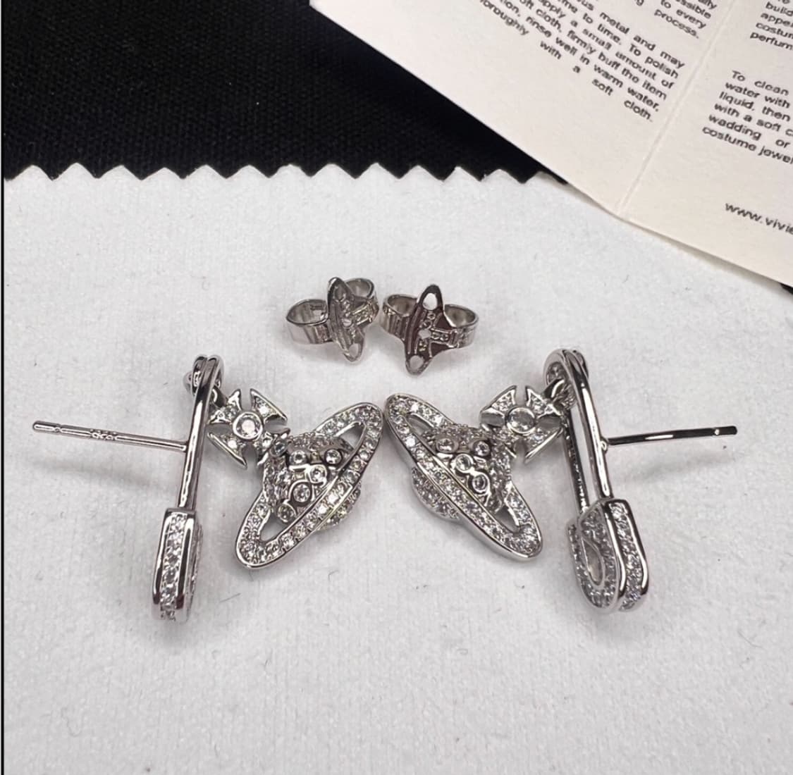 비비안웨스트우드 크리스탈 큐빅 세이프티핀 orb 귀걸이 상품이미지3