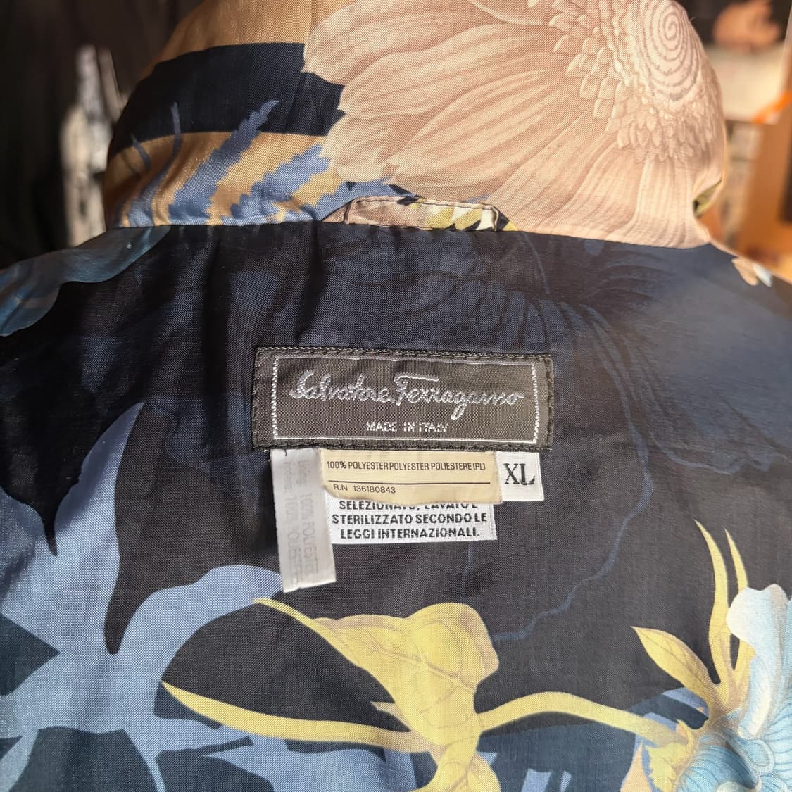 Ferragamo Blue Floral-Lined Puffer L 상품이미지5