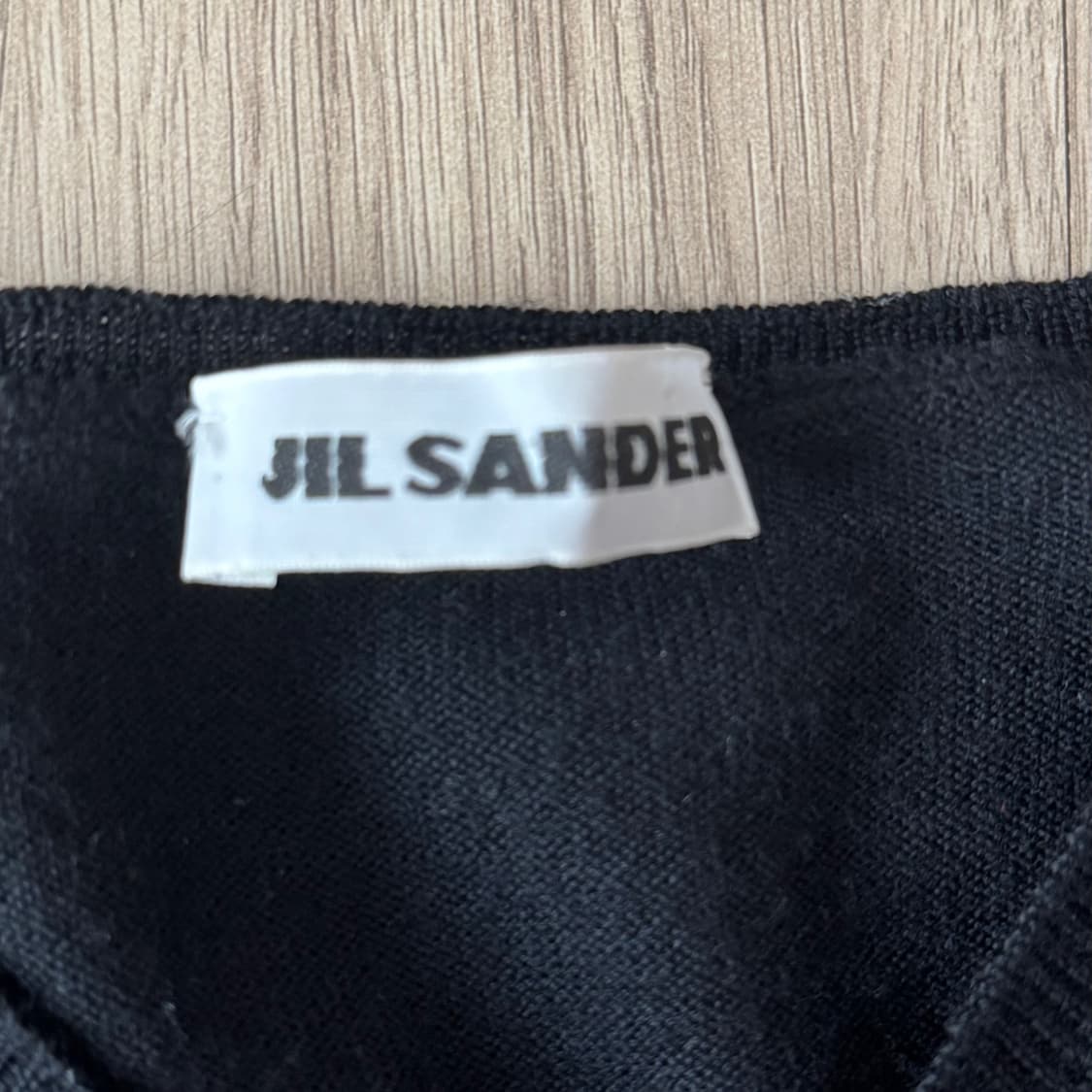 질샌더  블랙 V넥 니트  44-55반  상품이미지4