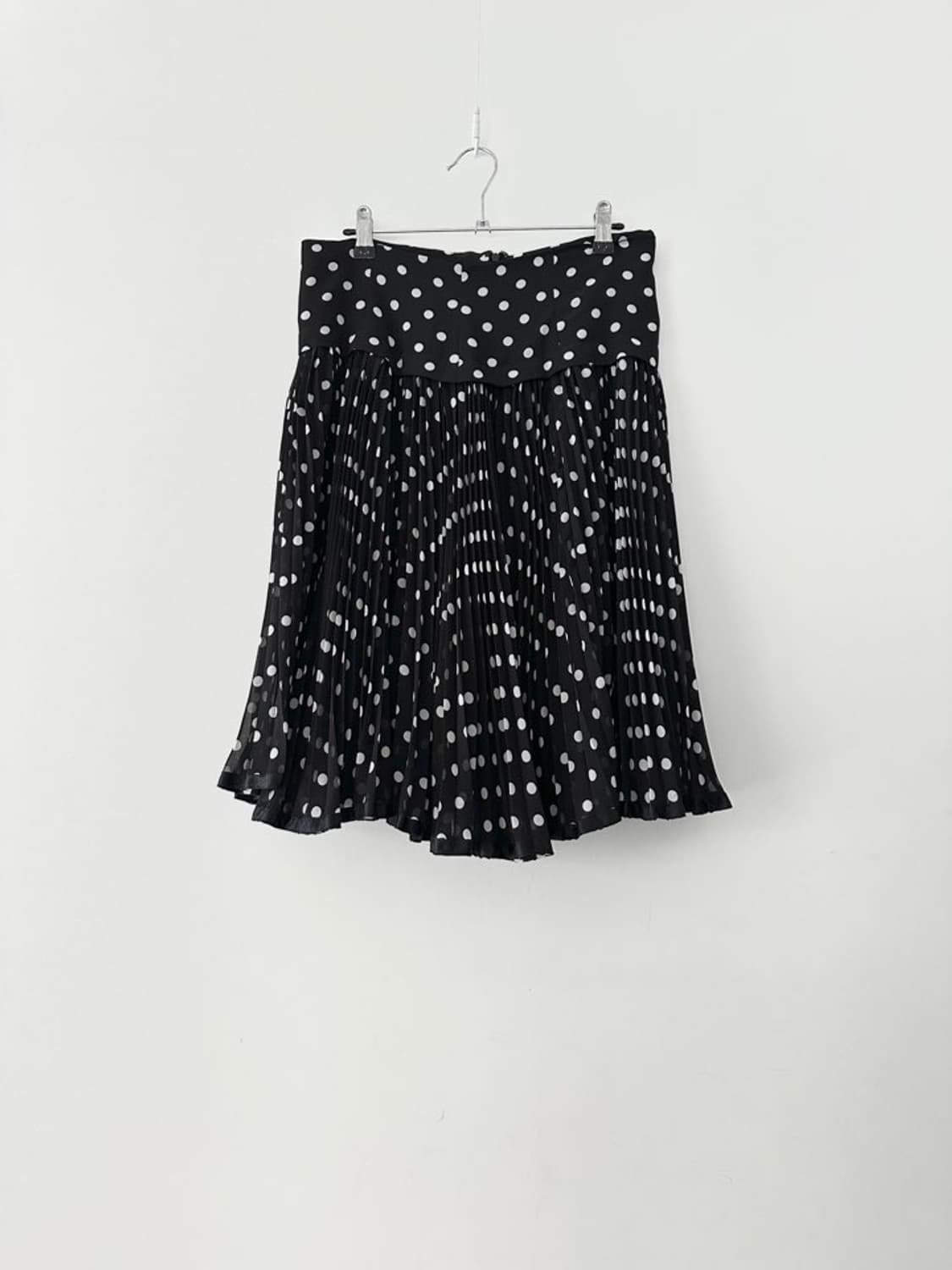 Dot wrinkled silky skirt / black 상품이미지1
