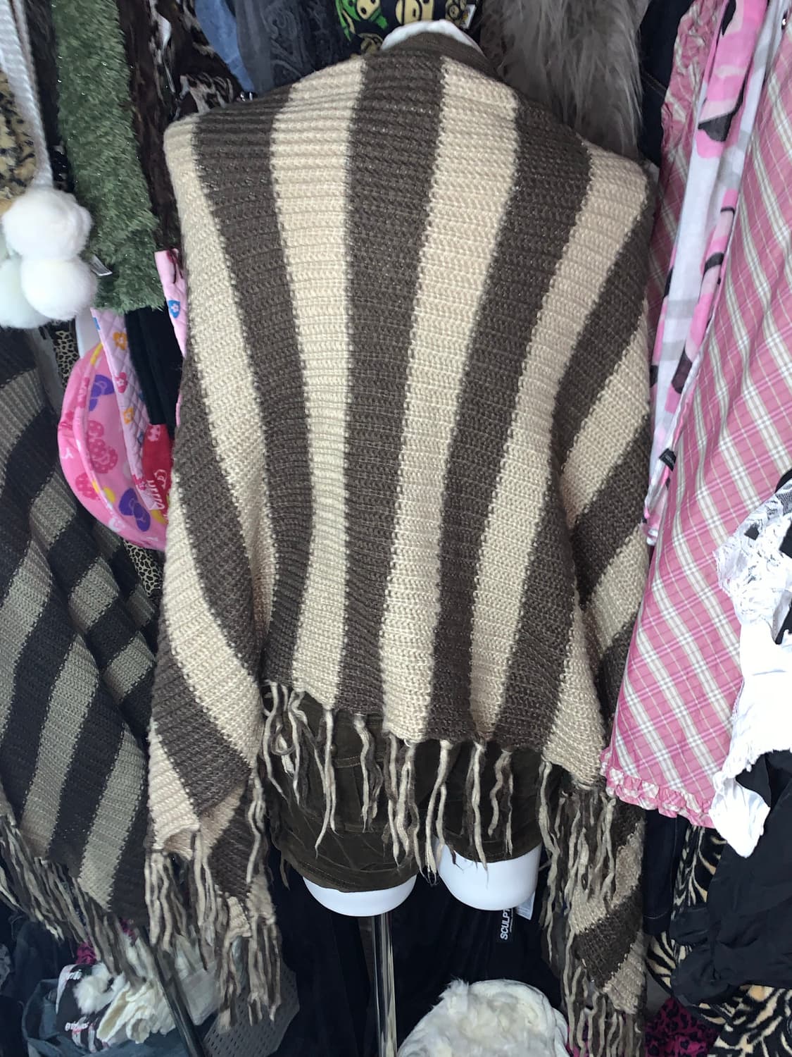 세실맥비 쿠마모리 라떼갸루 단가라 니트케이프 상품이미지2