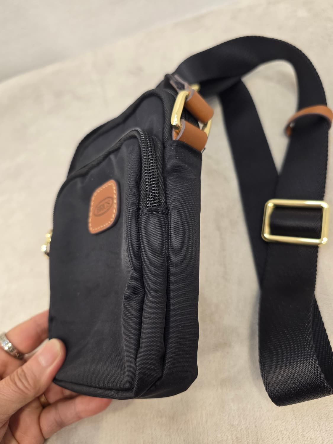 새상품) 브릭스 블랙 폰백 크로스백 상품이미지5