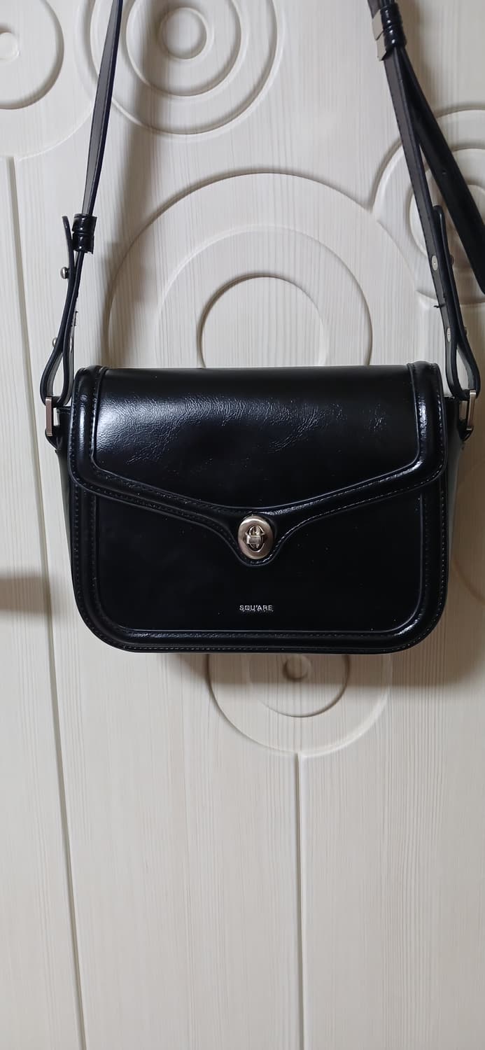 스퀘어라인 엠버 블랙 숄더백  상품이미지2