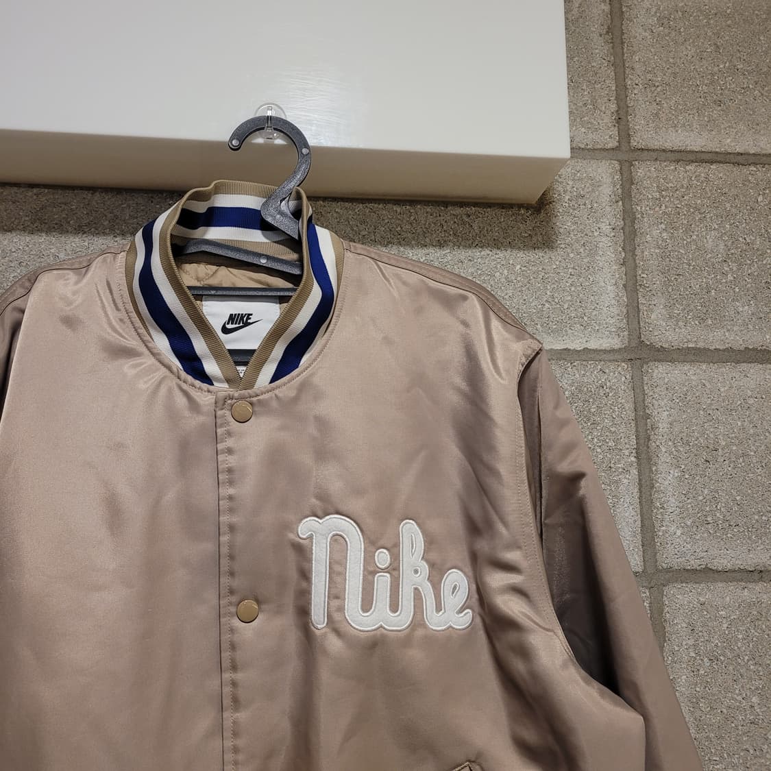 나이키 덕아웃 새틴 바시티자켓 L 상품이미지3