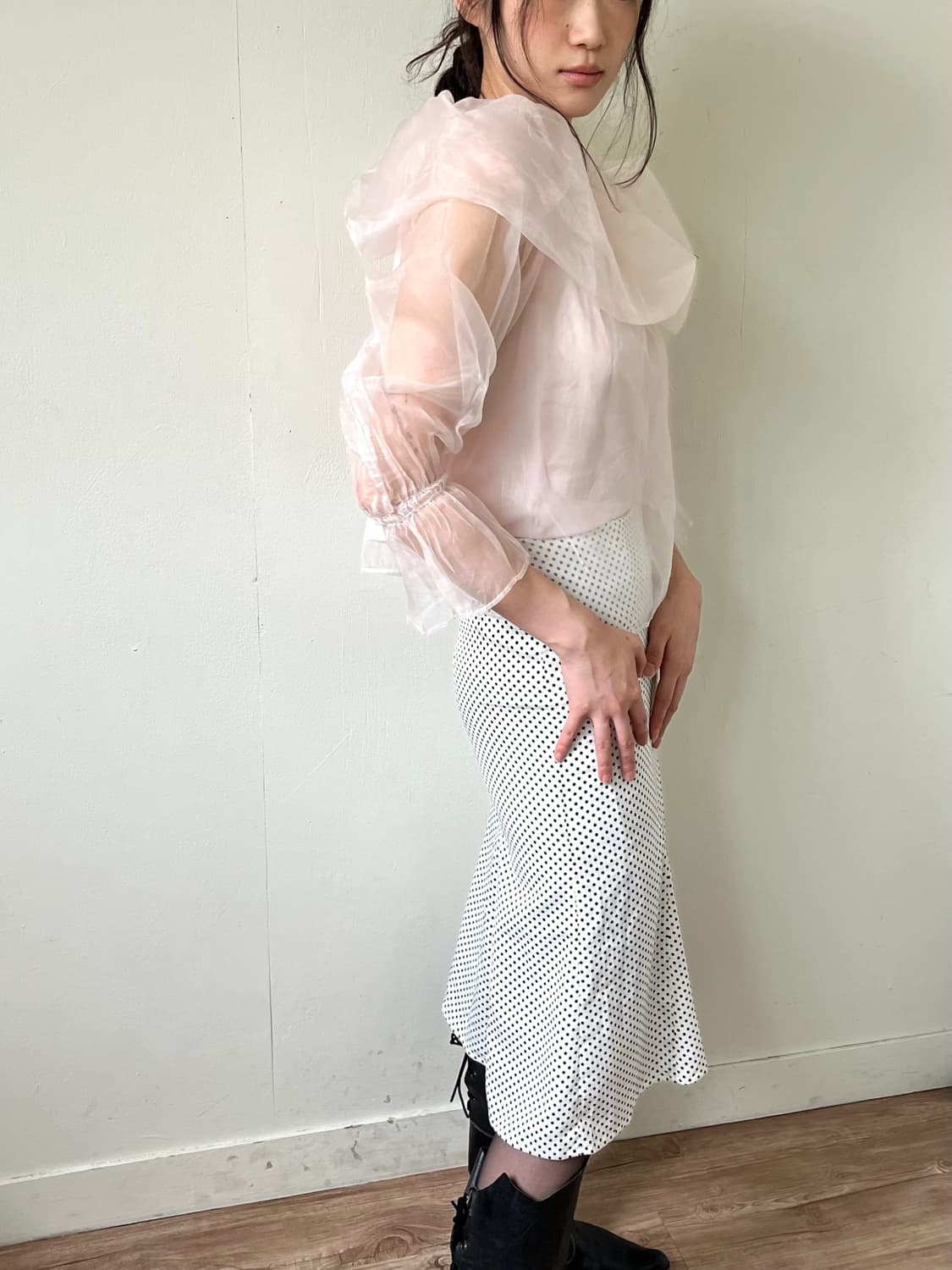 NICE CLAUP 핑크 쉬폰 오픈숄더 상품이미지4