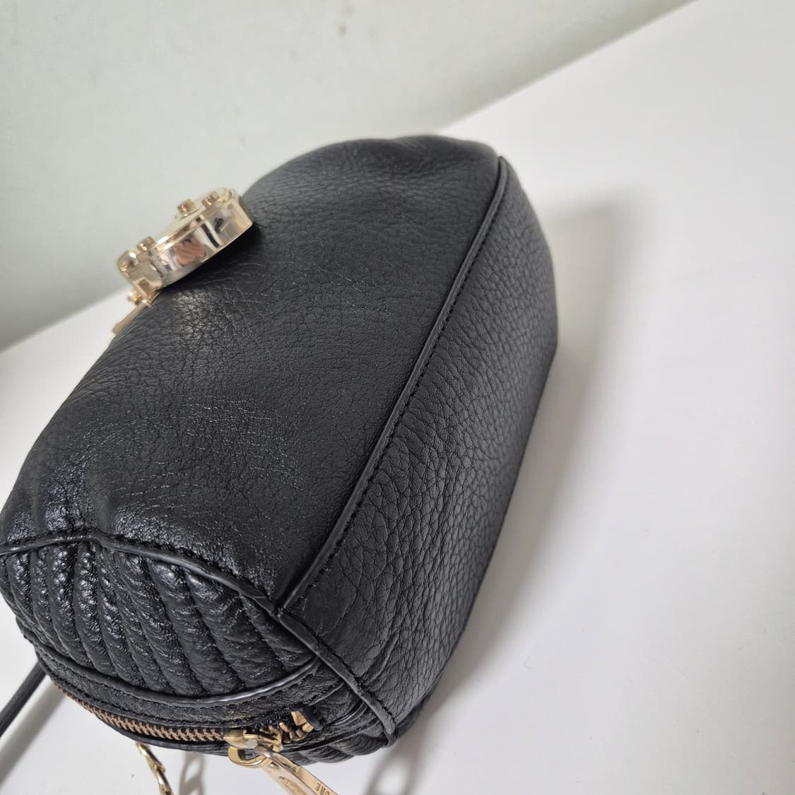 쥬시꾸뛰르(Juicy Couture) 블랙 미니 체인 크로스백 상품이미지4