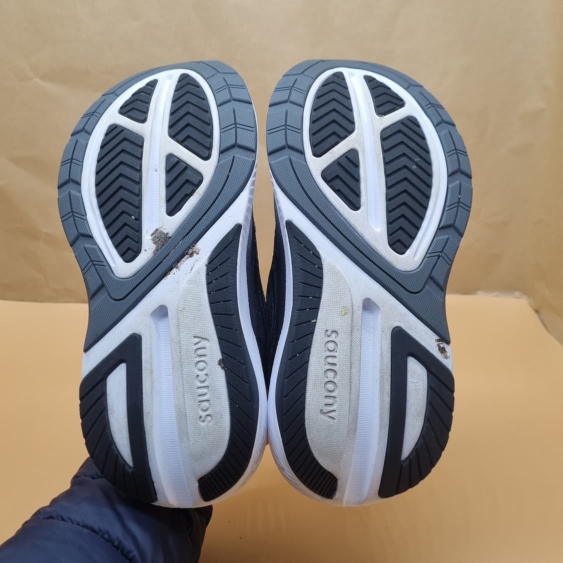 써코니 에셜론9 런닝화 230 상품이미지3