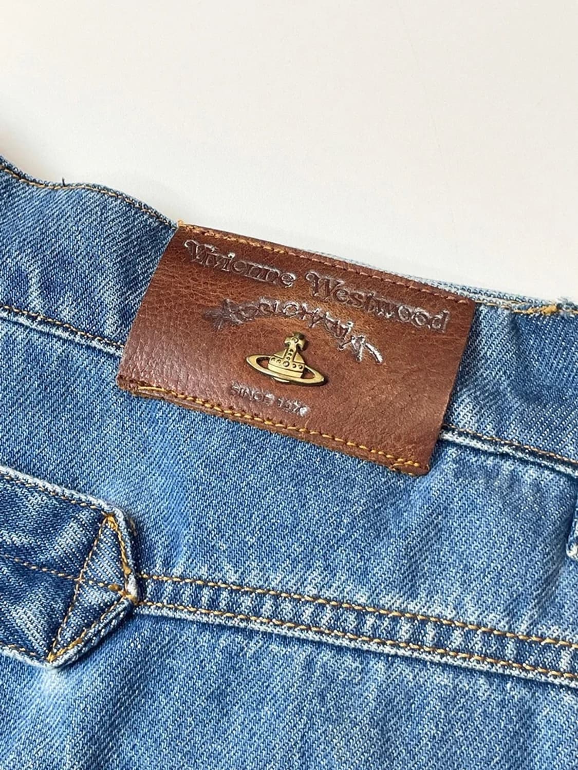 비비안웨스트우드 테이퍼드핏 배색 데님 팬츠 A1403 상품이미지6